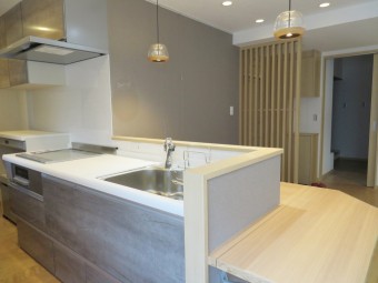 奥まった場所にあったキッチンを対面キッチンに